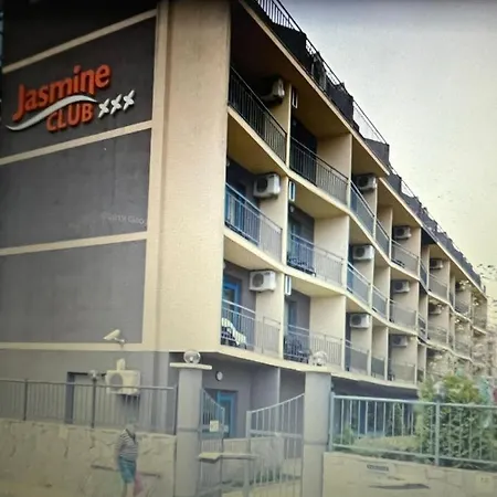 Apartment Прекрасен Апартамент , Включващ Басейн.